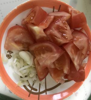 西葫芦炒西红柿的做法 步骤1