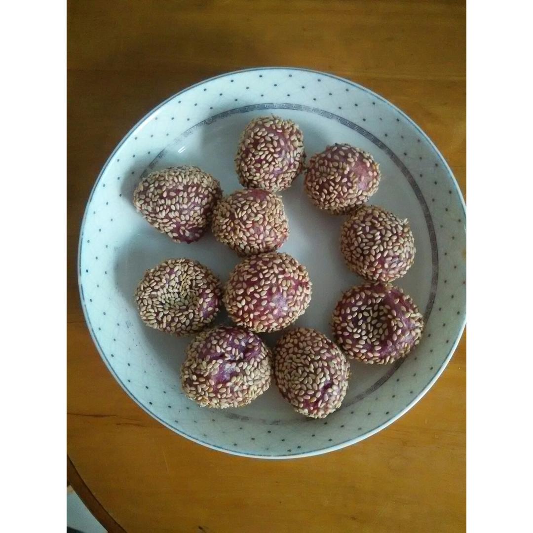 紫薯芝麻球