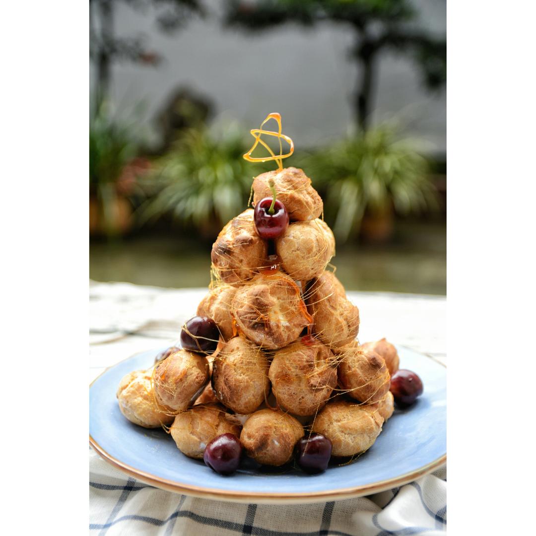 圣诞雪景焦糖泡芙塔