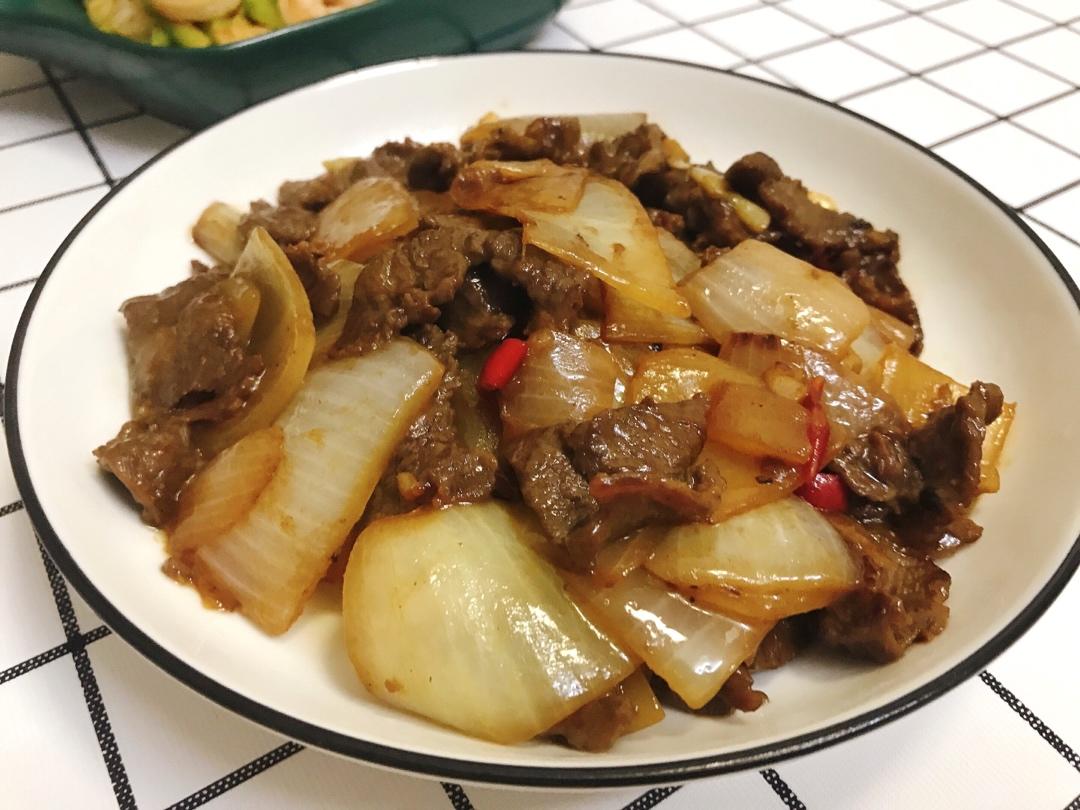 孜然洋葱炒牛肉粒