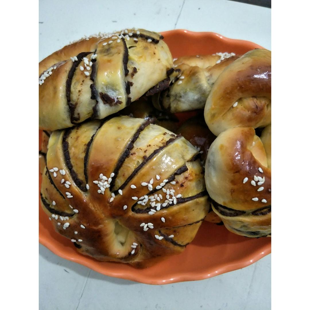 #视频#德普烤箱食谱：花式豆沙面包圈