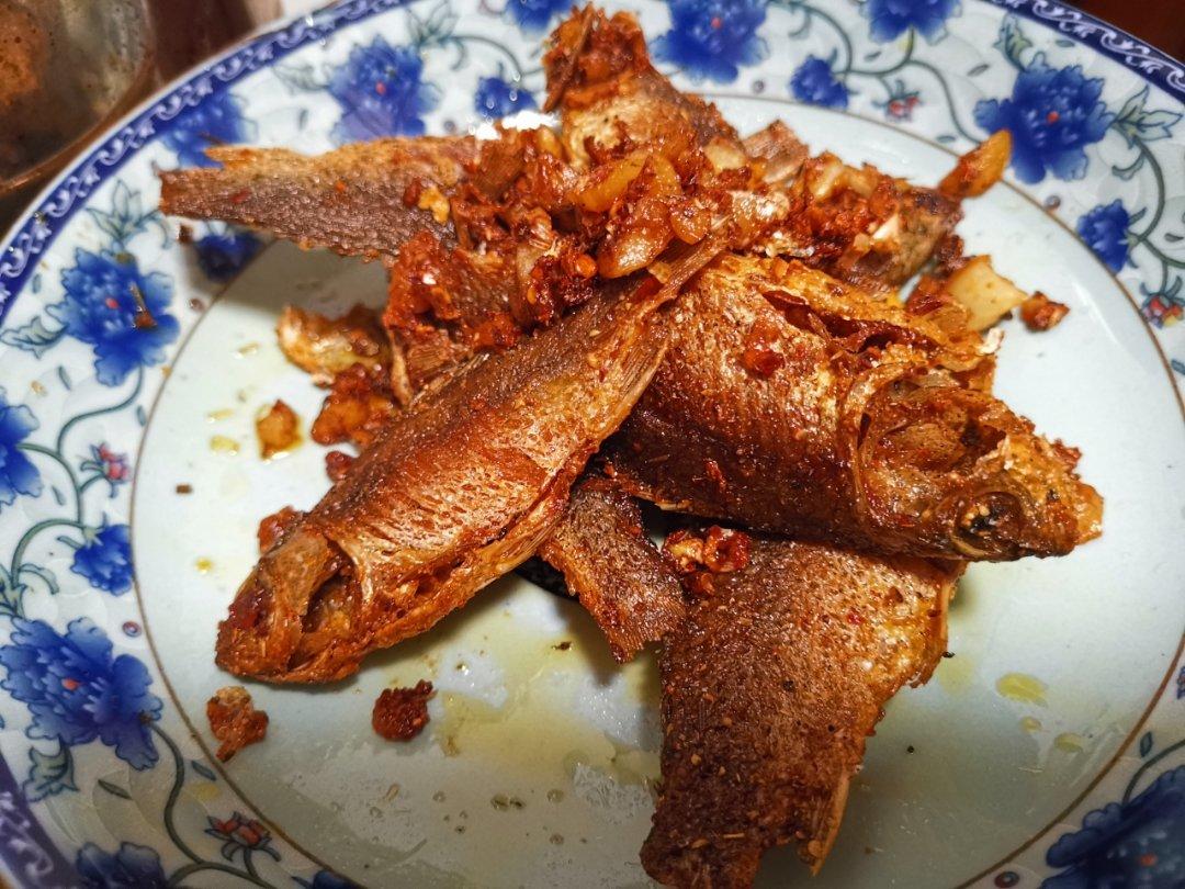 孜然香酥小鲫鱼