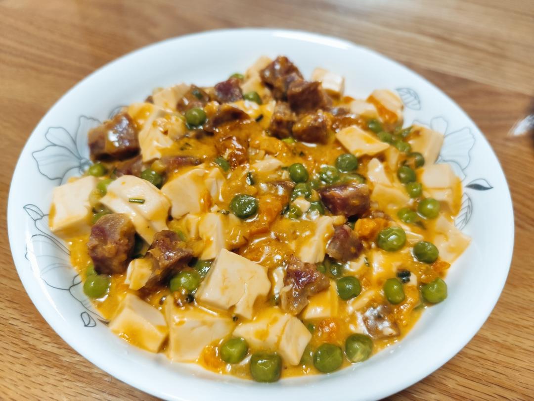 营养又鲜香的咸蛋黄豆腐煲