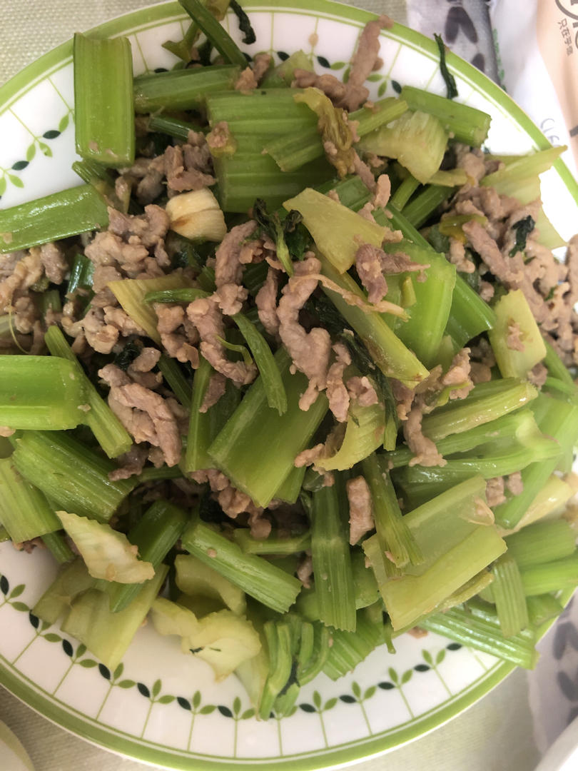 芹菜炒肉丝