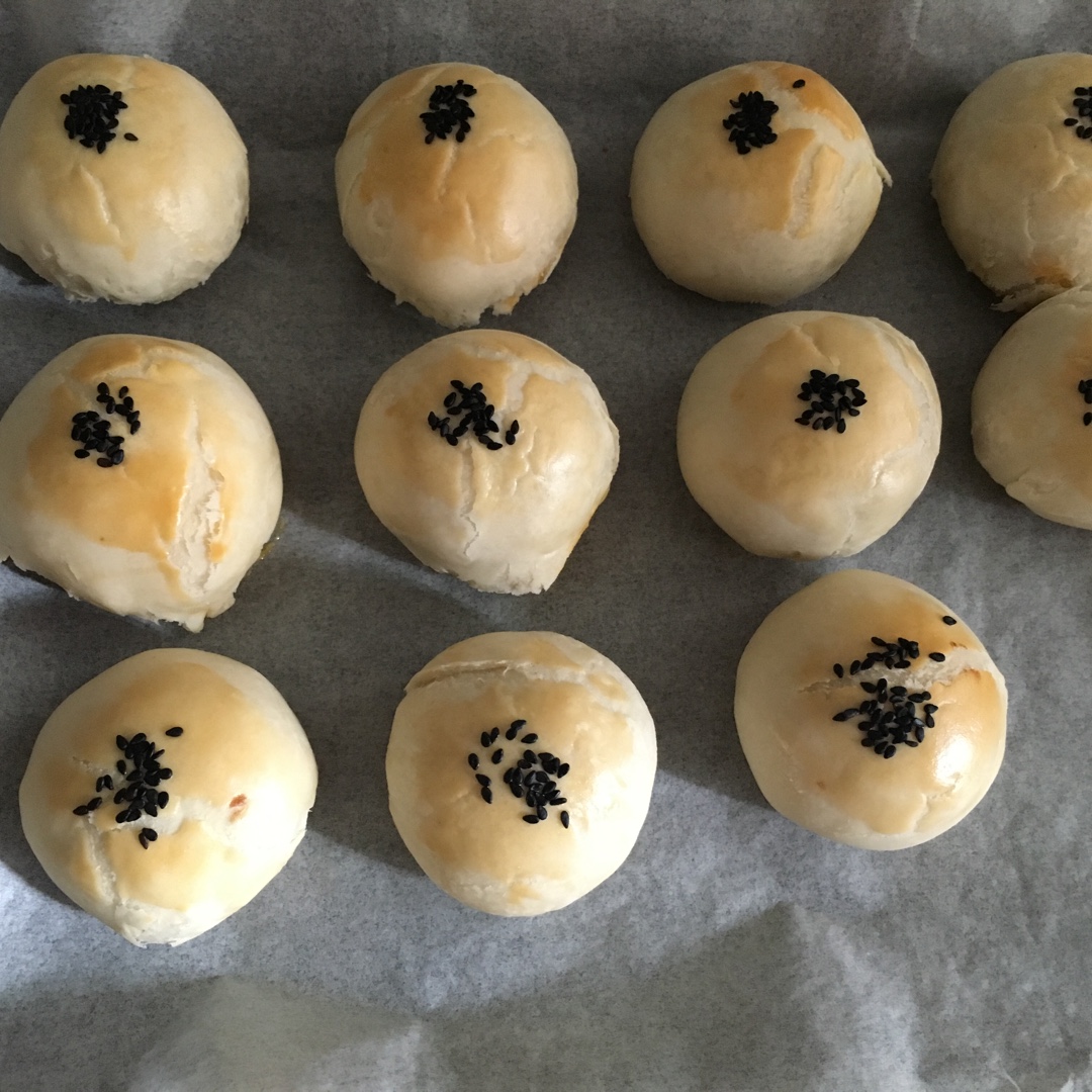 萌得掉渣渣的蛋黄酥