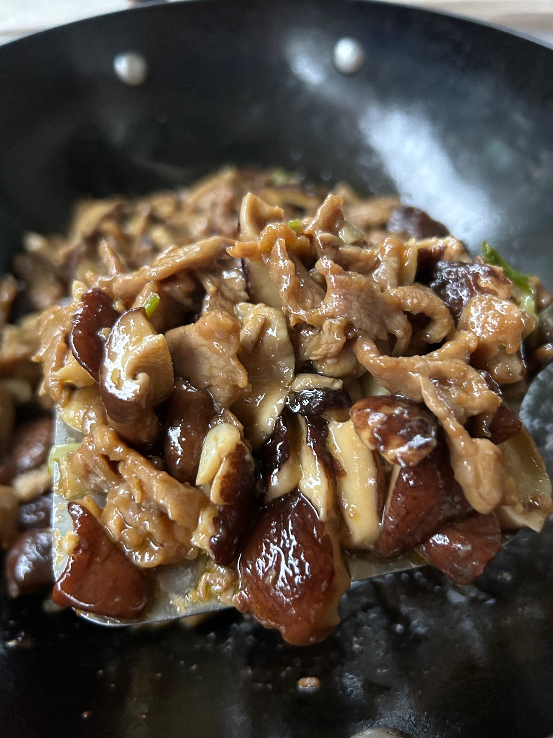 香菇炒肉（清淡开胃）的做法