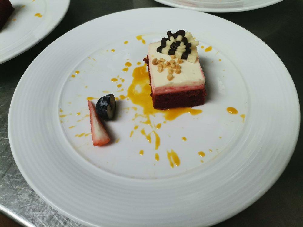 Red Velvet Oreo Fudge Bars 红丝绒奥利奥条