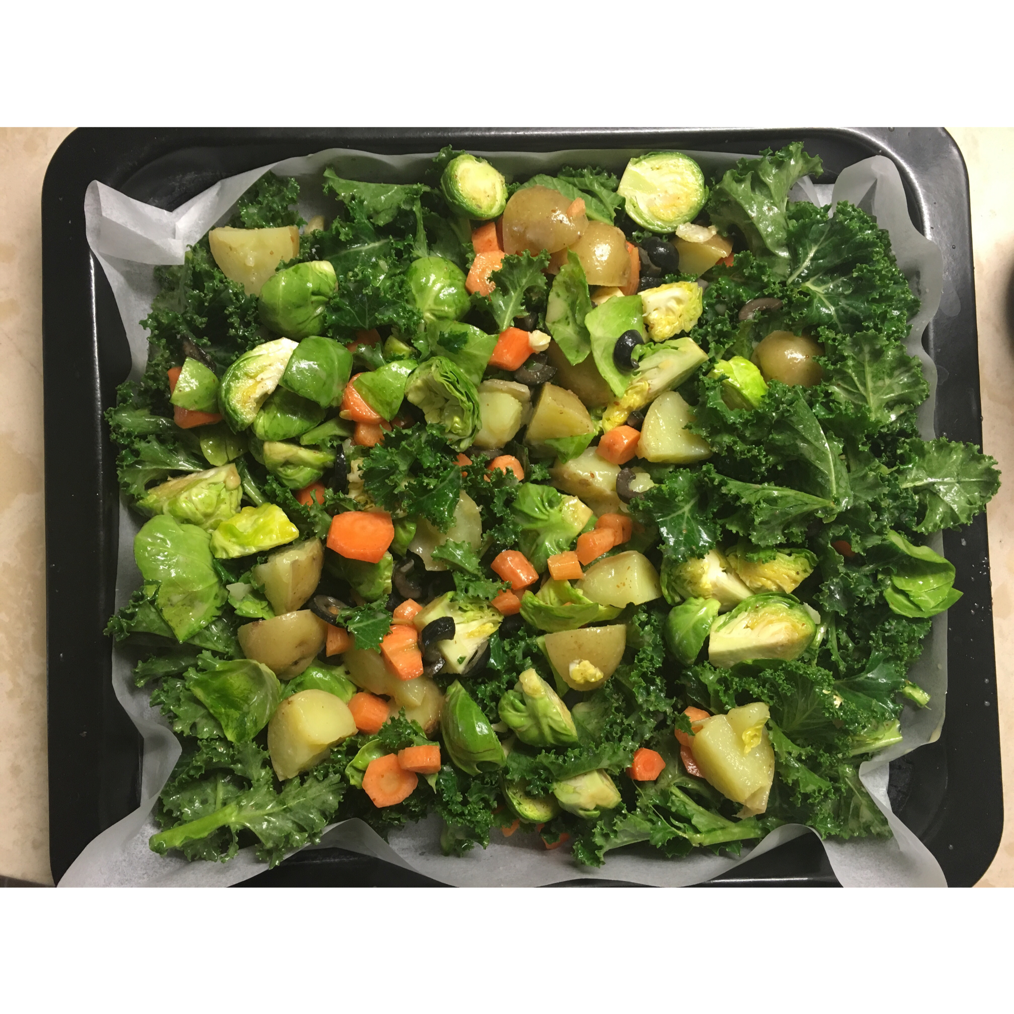 早餐烤蔬菜--孢子甘蓝、小胡萝卜、羽衣甘蓝