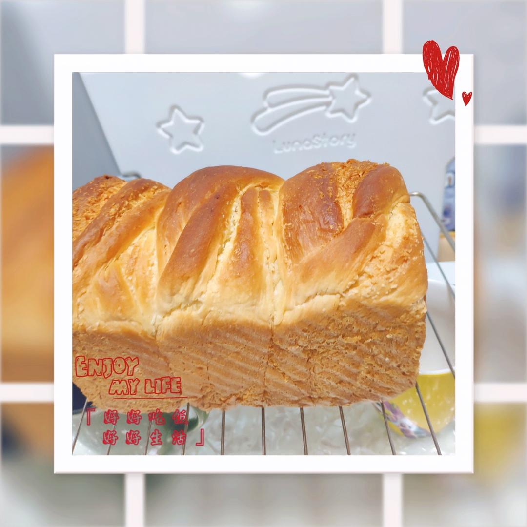 椰蓉满满吐司！幸福的味道。