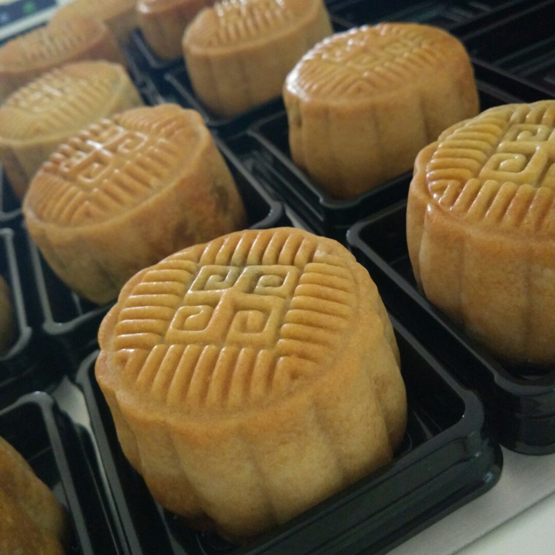 广式月饼—蛋黄莲蓉月饼