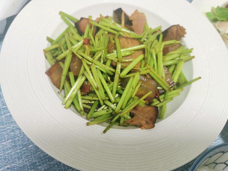 芦蒿炒腊肉