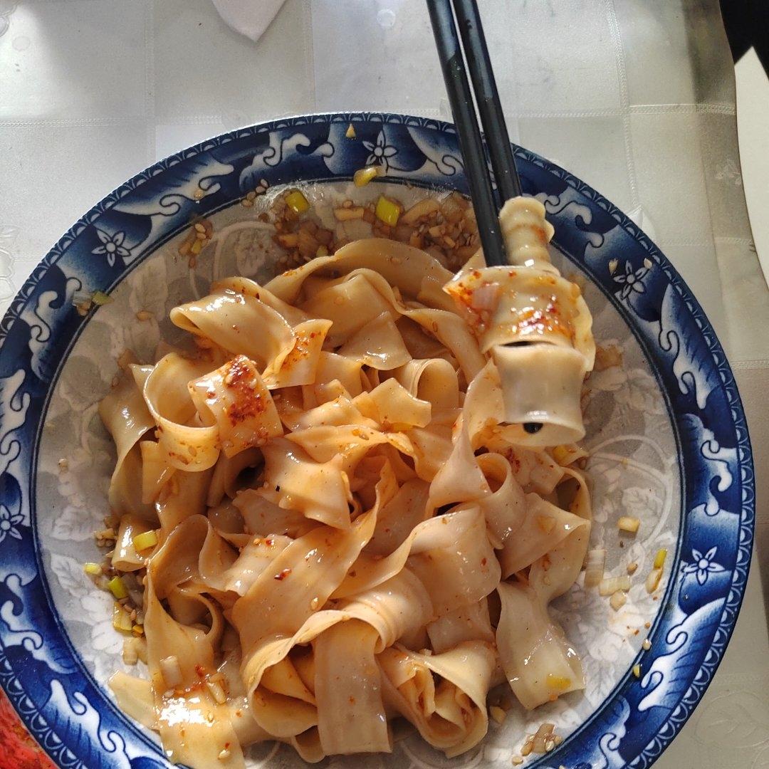 葱油刀削面这样做让你吃完直接舔碗洗都不用洗