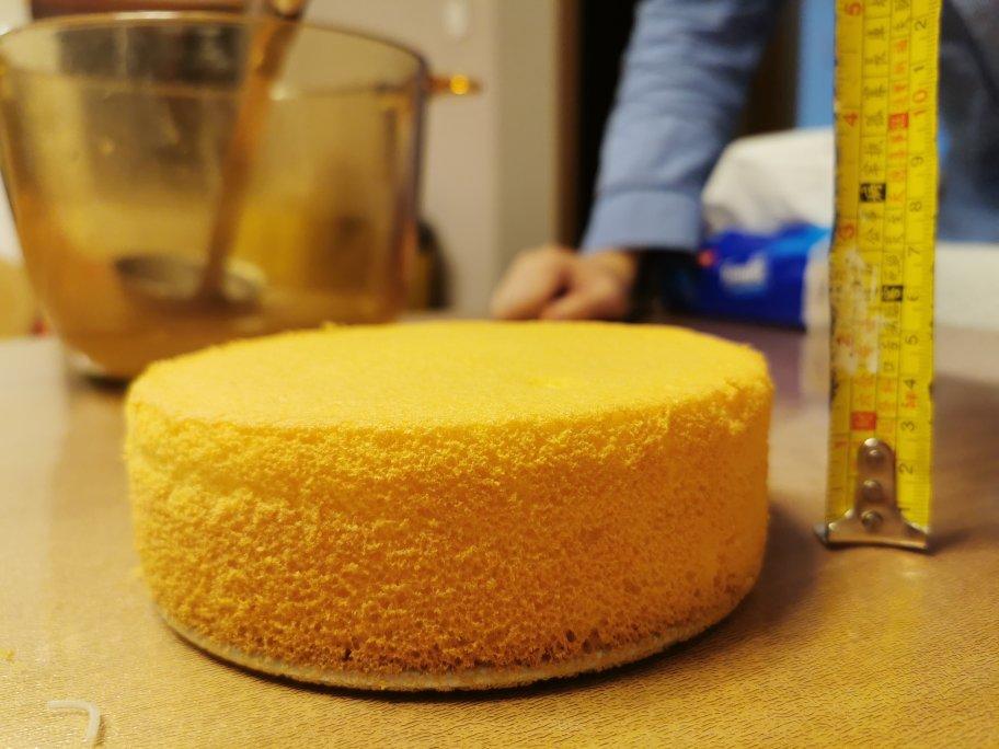 超简单完美戚风蛋糕（6寸2蛋）附打发、翻拌、脱模视频