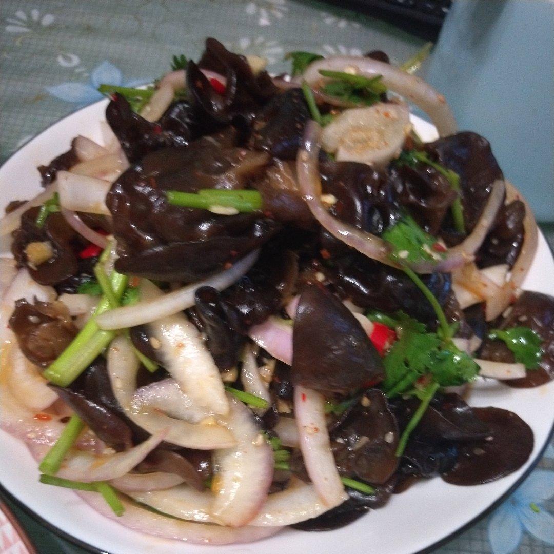 凉拌洋葱木耳–通血管开胃快手凉菜