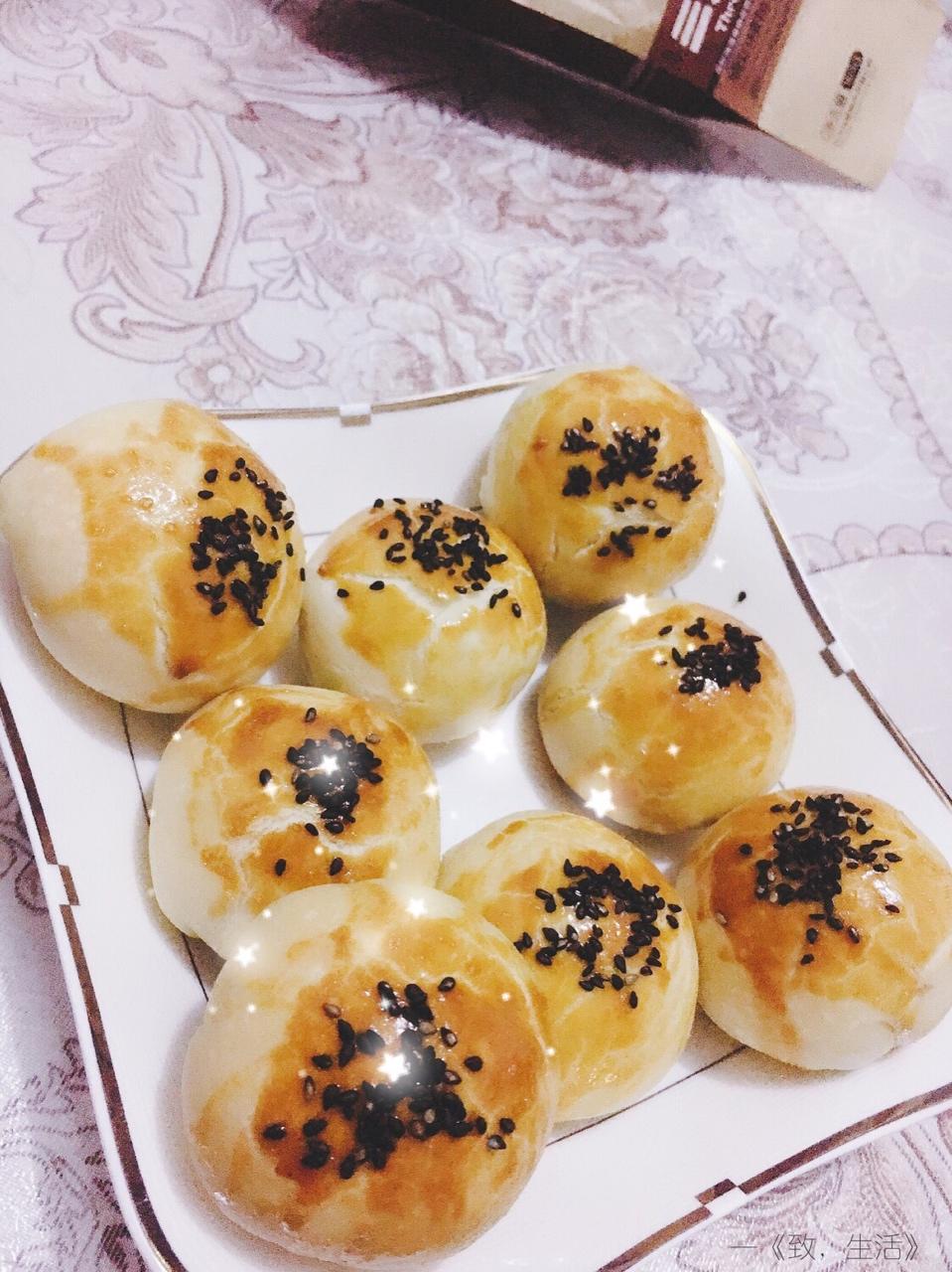 蛋黄酥 Danhuangsu