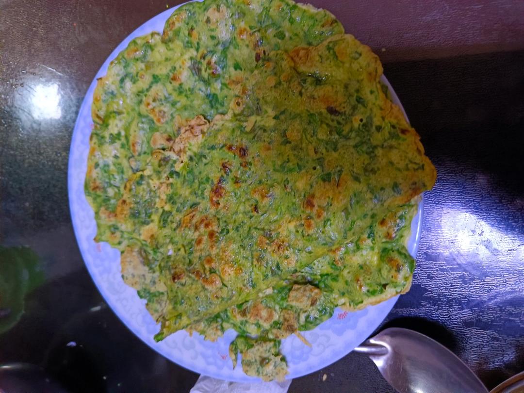 宝宝也爱吃的芹菜叶鸡蛋饼