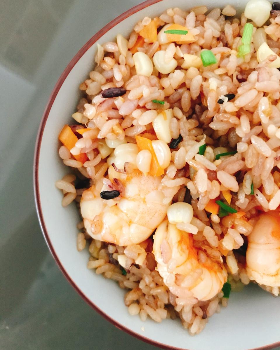 【鲜虾酱油炒饭】
