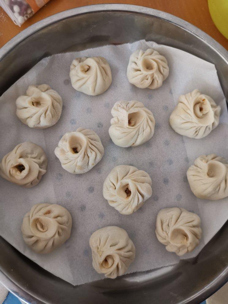 包出有褶子的包子