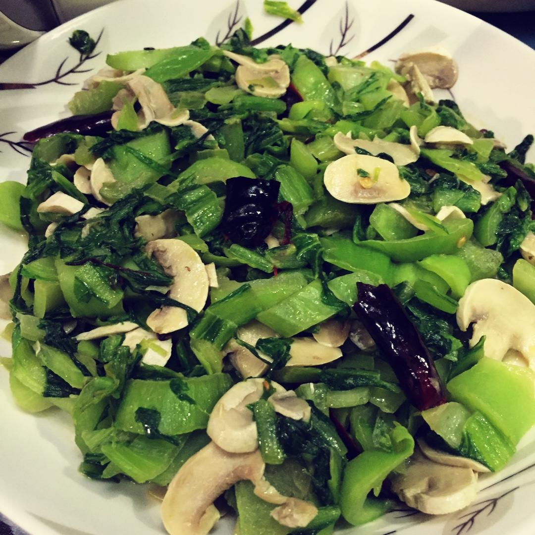 手捏菜炒蘑菇