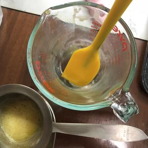 广式月饼万用刷蛋液配方的做法 步骤3
