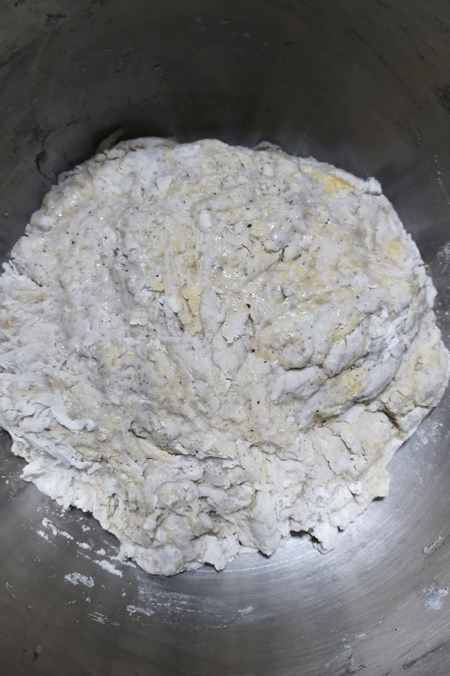 吐司的进阶玩法———糙米黑米养生吐司（190g无盖迷你模具15.1x6.7x6.7cm）   爆头蘑菇头吐司的做法 步骤3