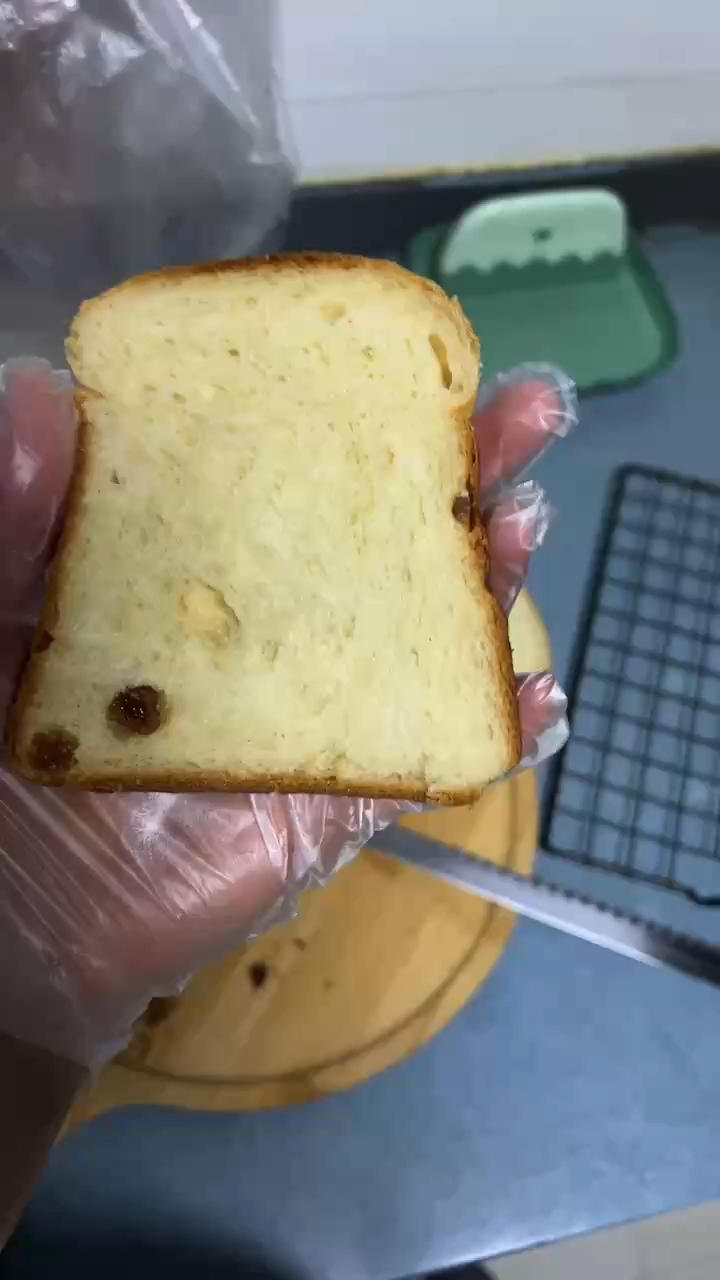 香甜柔软的葡萄干吐司