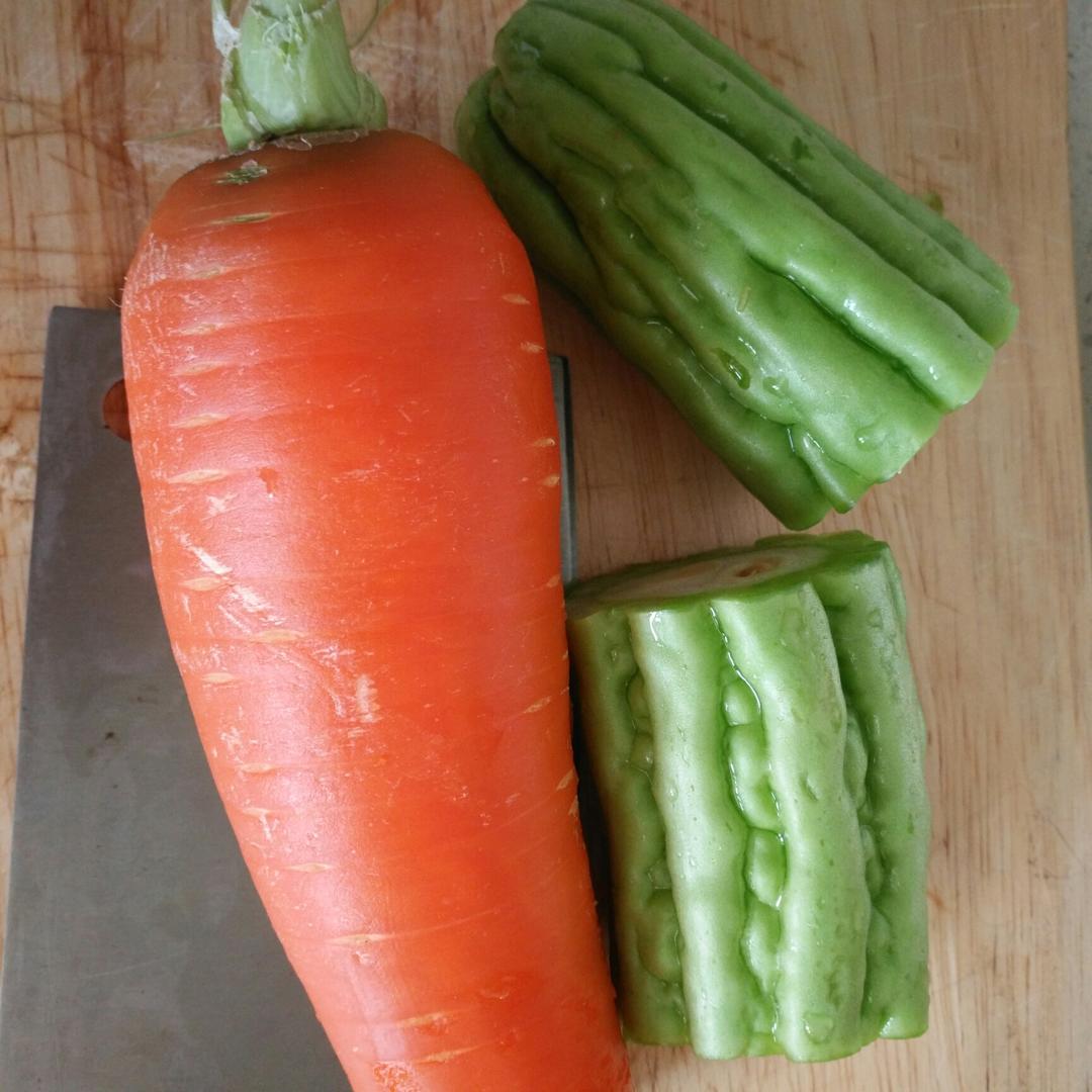 苦瓜胡萝卜蜂蜜消暑饮的做法