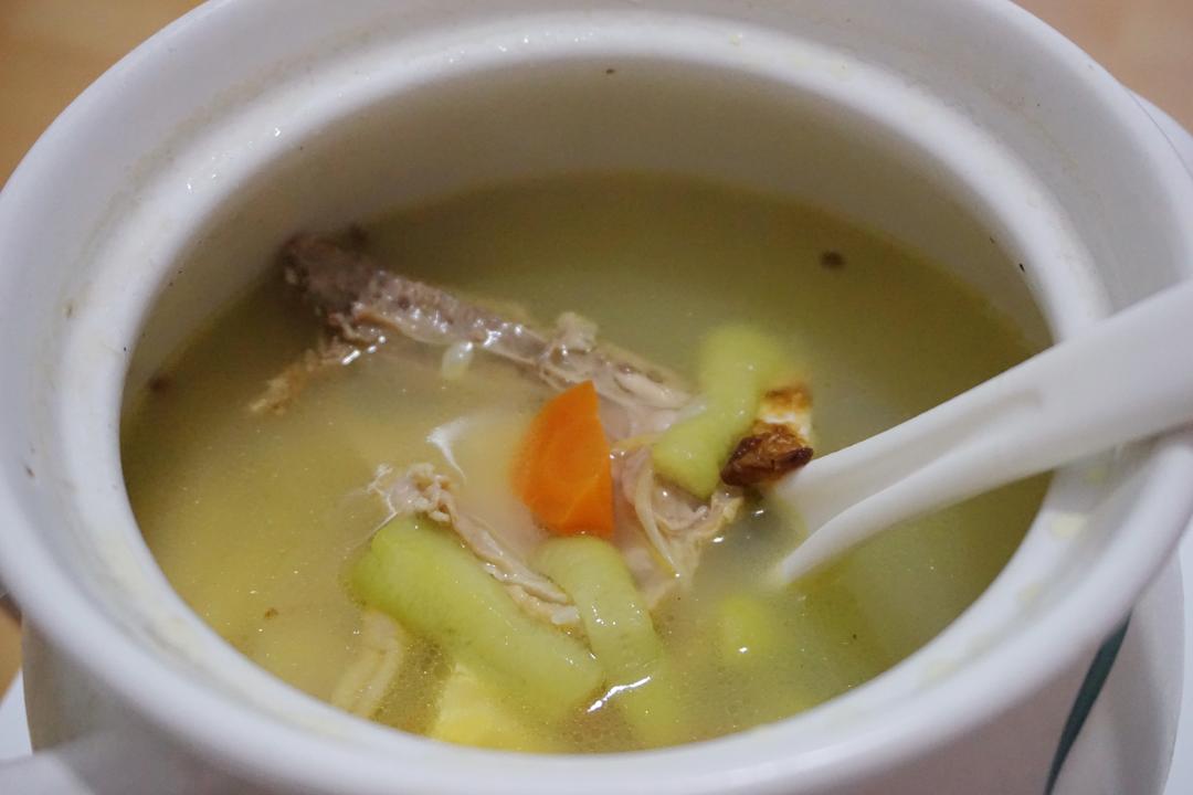 丝瓜荷包蛋鸡汤（夏日快手汤）的做法