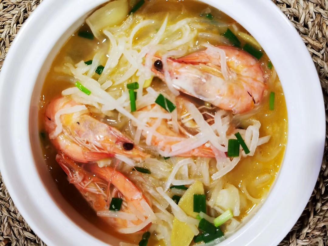 鲜虾萝卜丝汤的做法