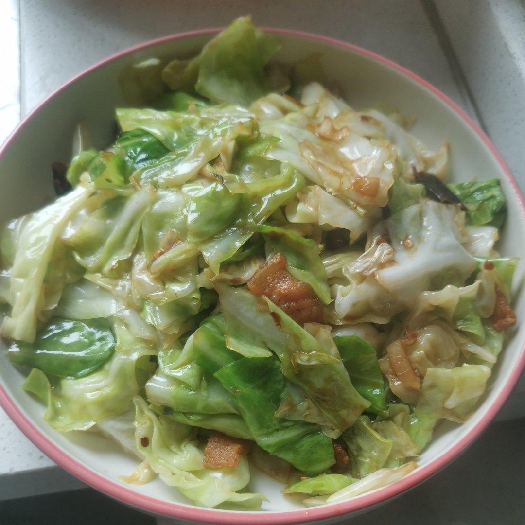 包菜这样炒才下饭，又香又好吃，次次做都光盘