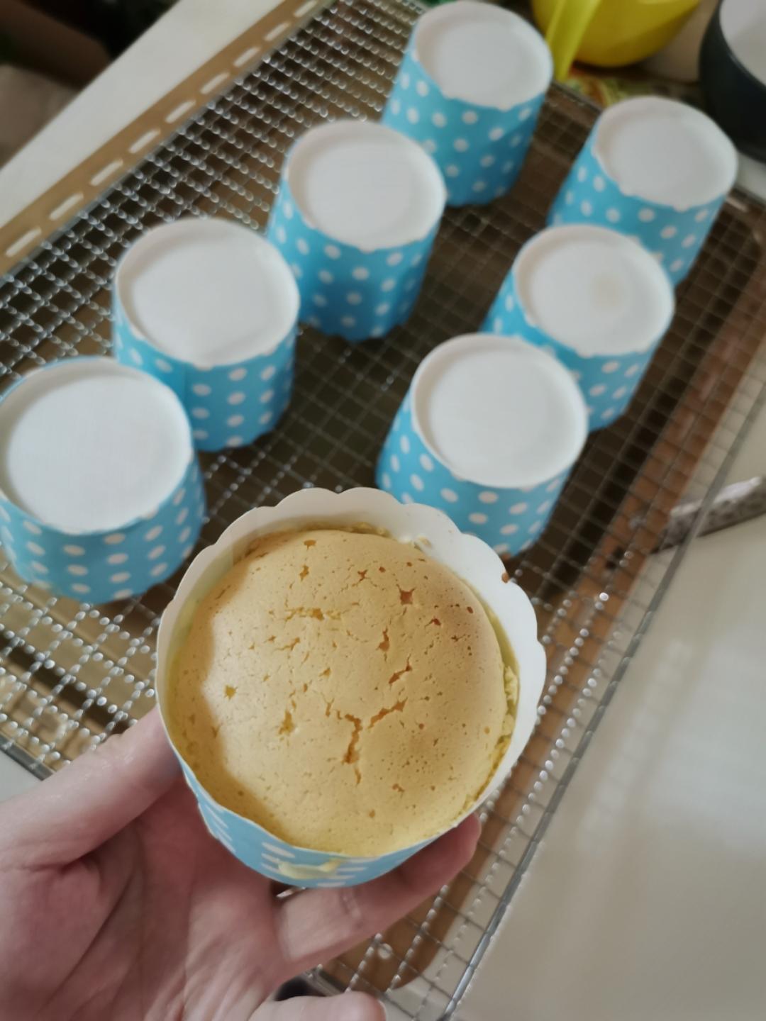 纸杯蛋糕，绝对不塌不裂，百分百成功四段式烘烤方法，不私藏无保留