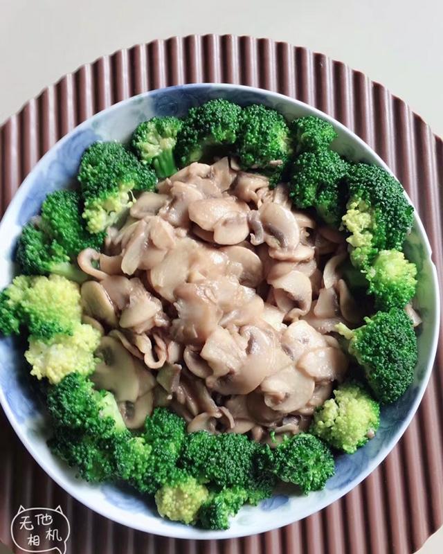 杏鲍菇扣西兰花