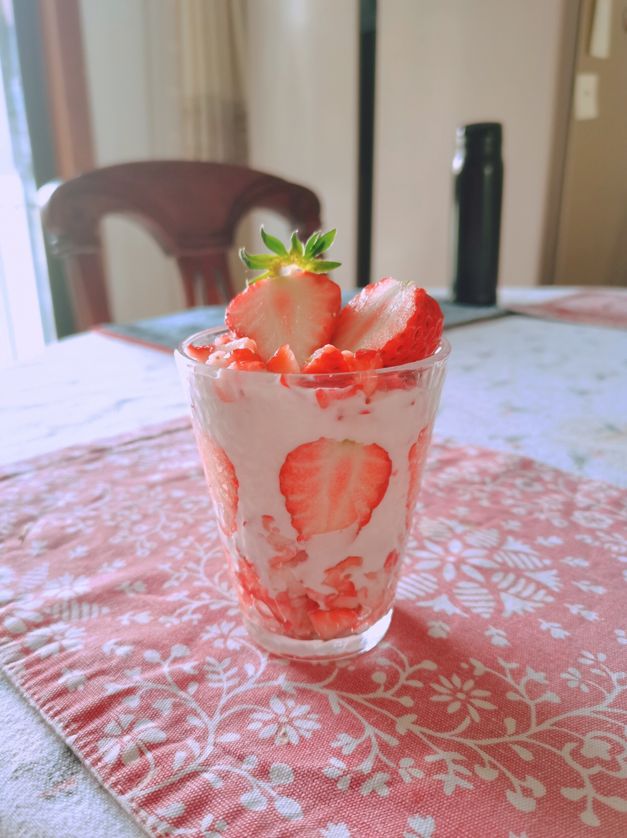 超好吃&超好看&超简单的草莓酸奶的做法
