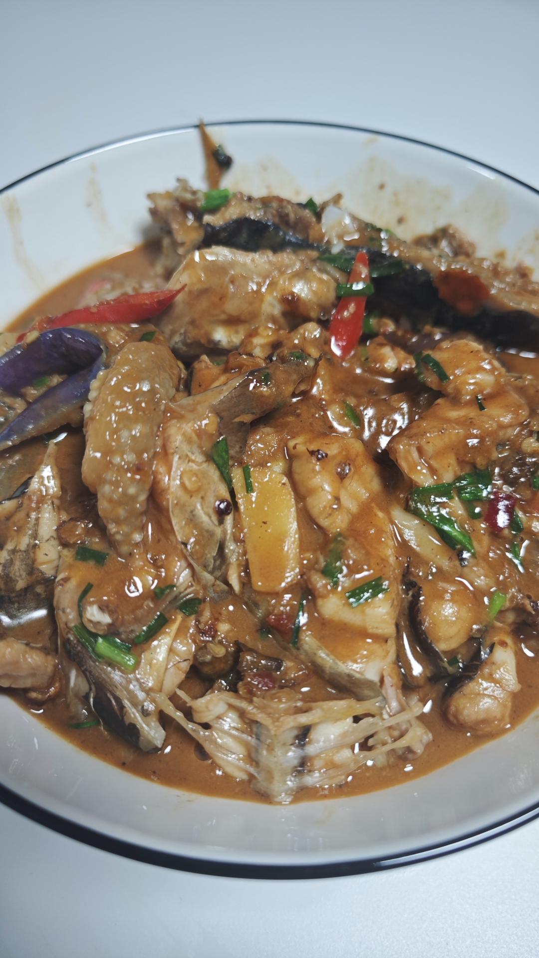 香喷喷的鲶鱼茄子，当然要多吃两碗饭了！！