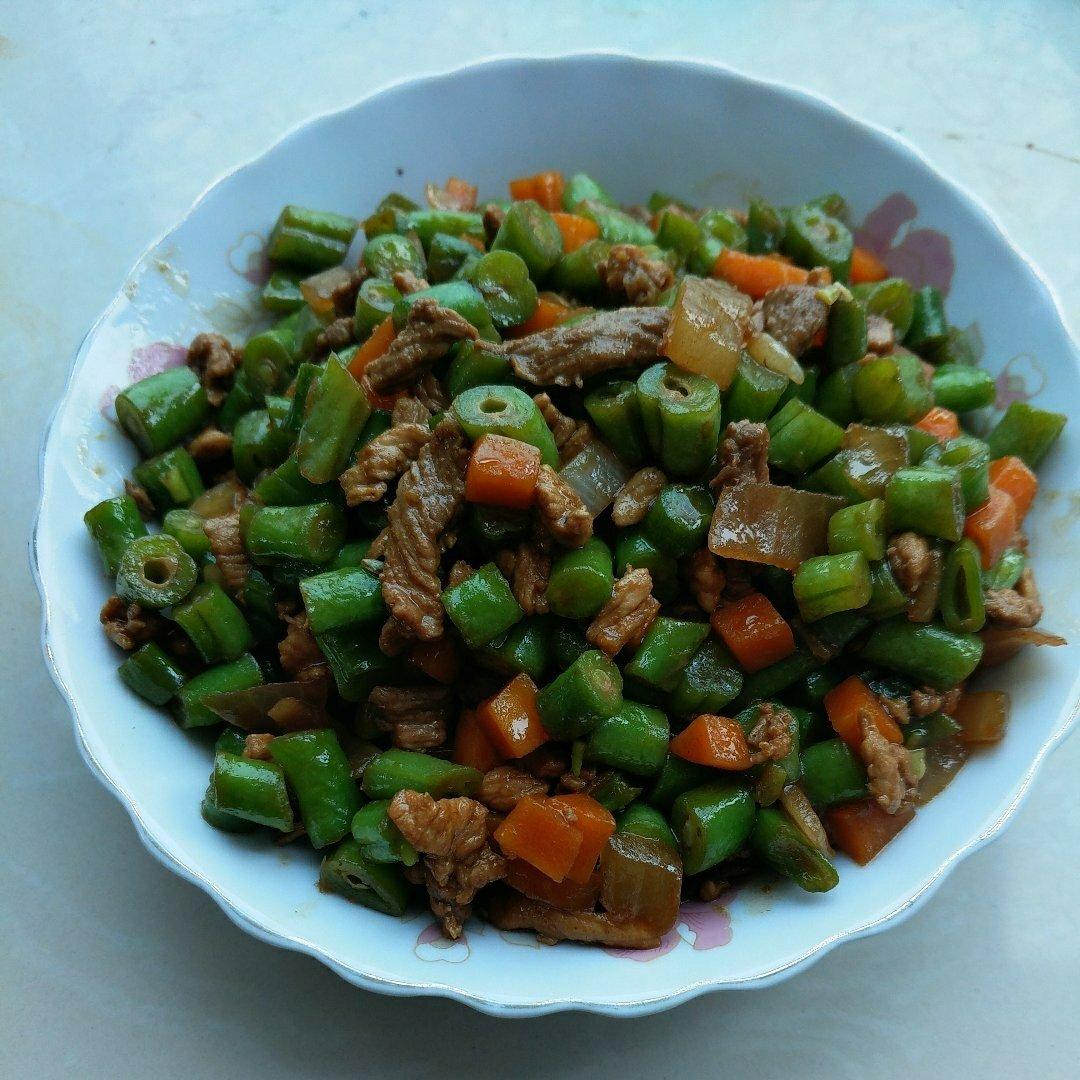 儿子能吃满满一碗饭的肉末豆角