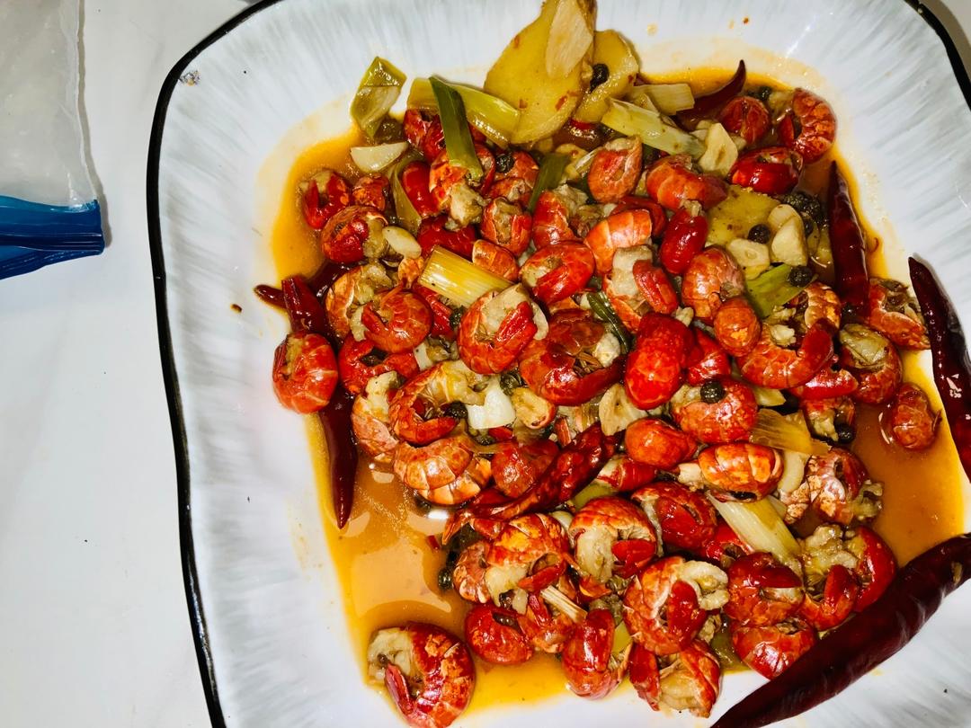 夏日夜市烧烤摊的灵魂-麻辣龙虾尾