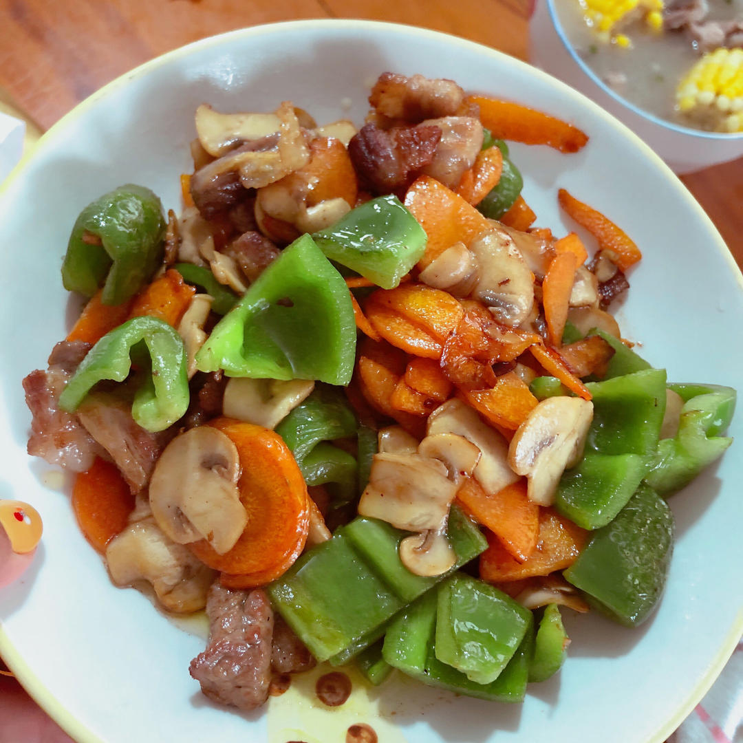 超简单儿童餐—五花肉炒胡萝卜青椒