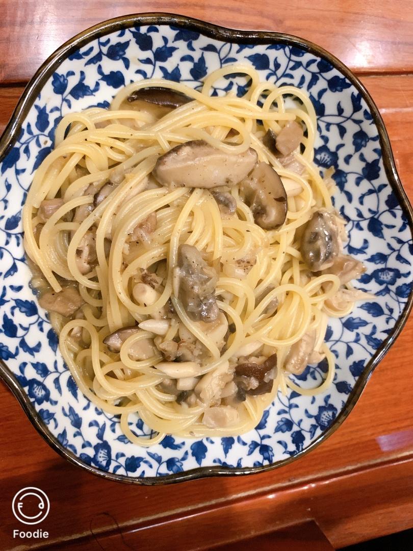 白蘑菇奶油培根意面