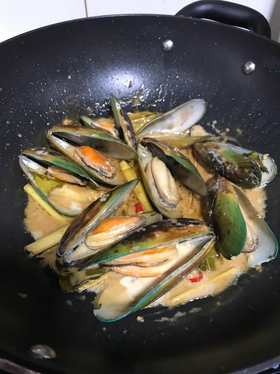 《十二道锋味》——香茅椰汁煮青口