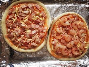 自制饼胚的培根披萨的做法 步骤5
