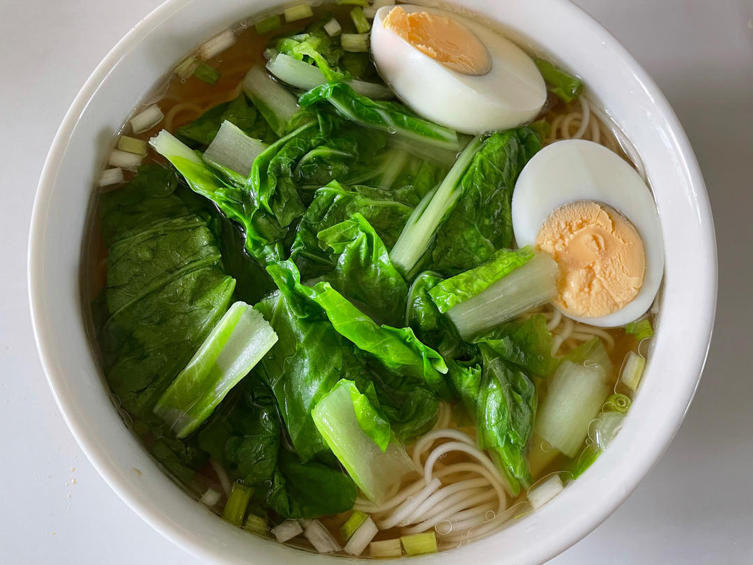 早餐来一碗清汤面，色香味俱全！