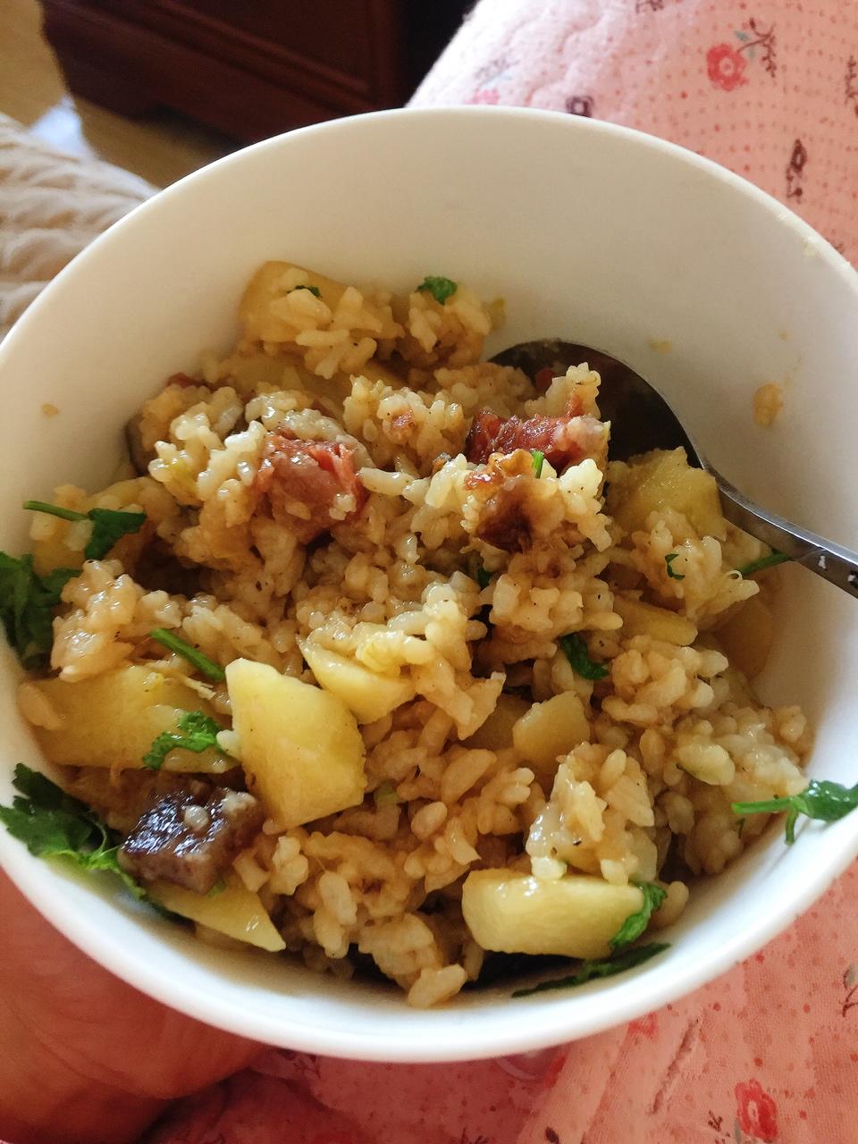 香菇腊肠土豆焖饭