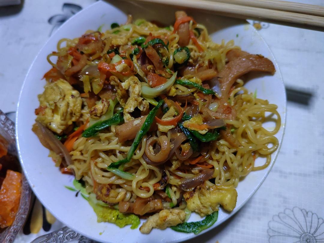 路边摊风味炒方便面