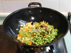 杂蔬炒饭——健康素食的做法 步骤4
