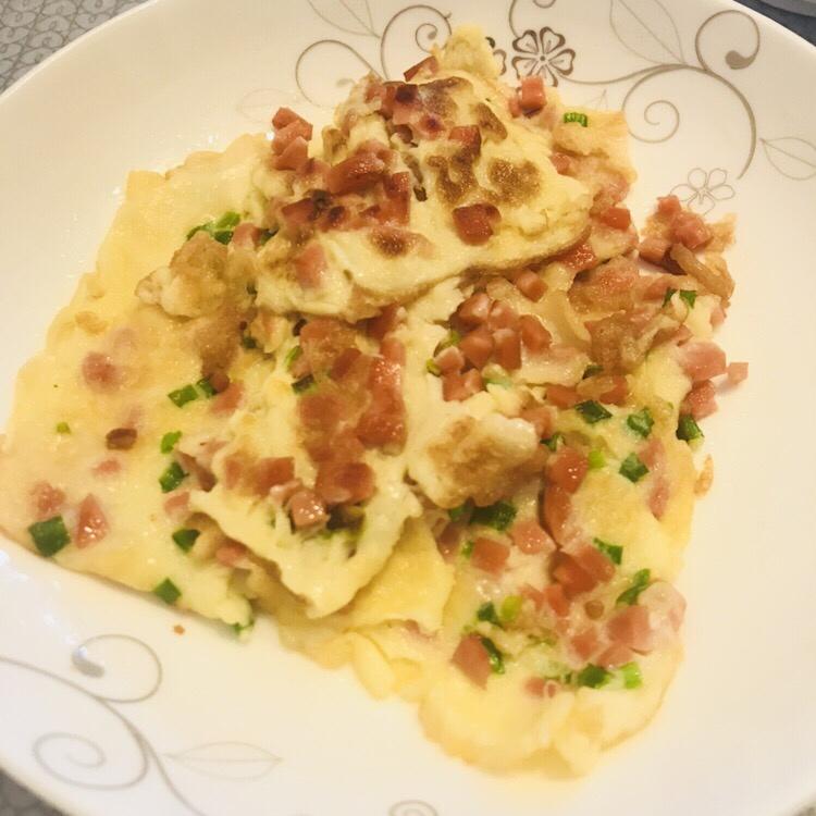 火腿肠葱花鸡蛋饼