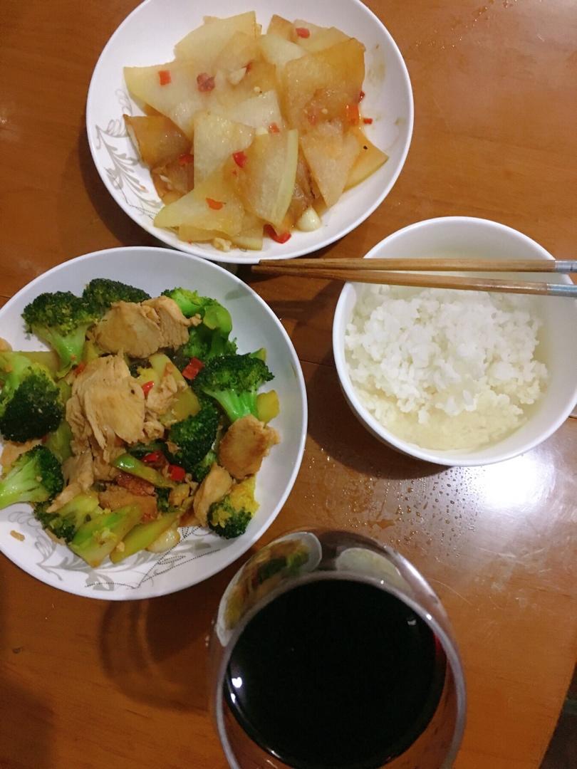 减脂增肌食谱——美味西兰花炒鸡胸肉