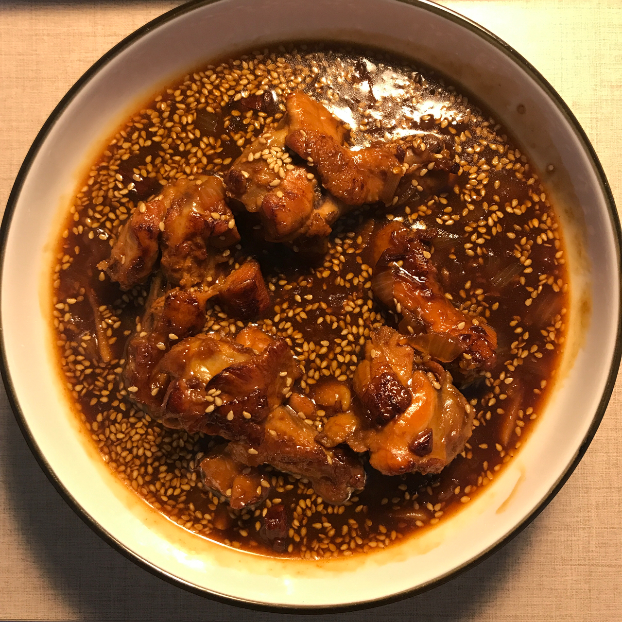 红烧鸡翅根 肉嫩鲜香 连汤汁都会被拌上米饭吃光光