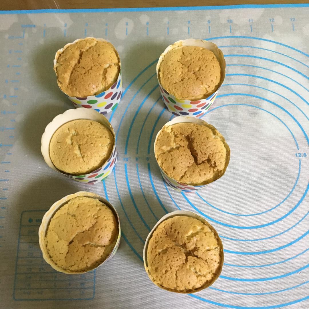 软绵绵戚风纸杯蛋糕