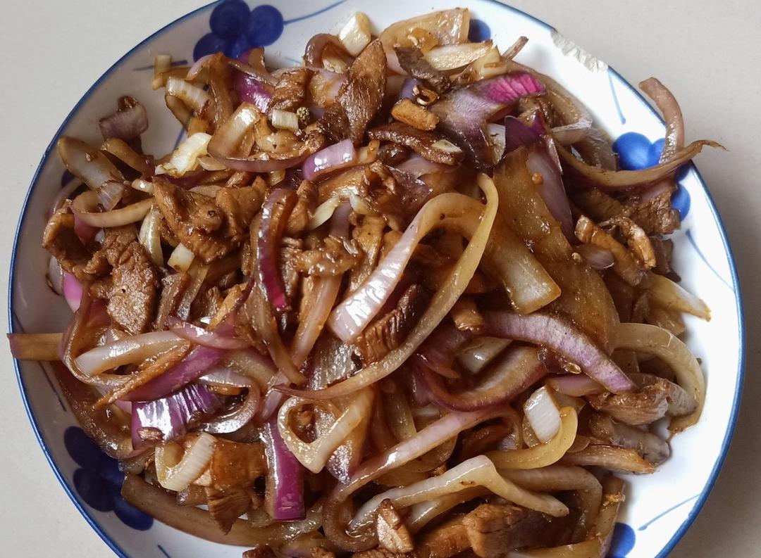 洋葱炒肉