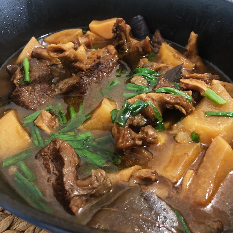 厨师长教你：“萝卜烧牛肉”的川味版做法，肉香四溢软烂入味
